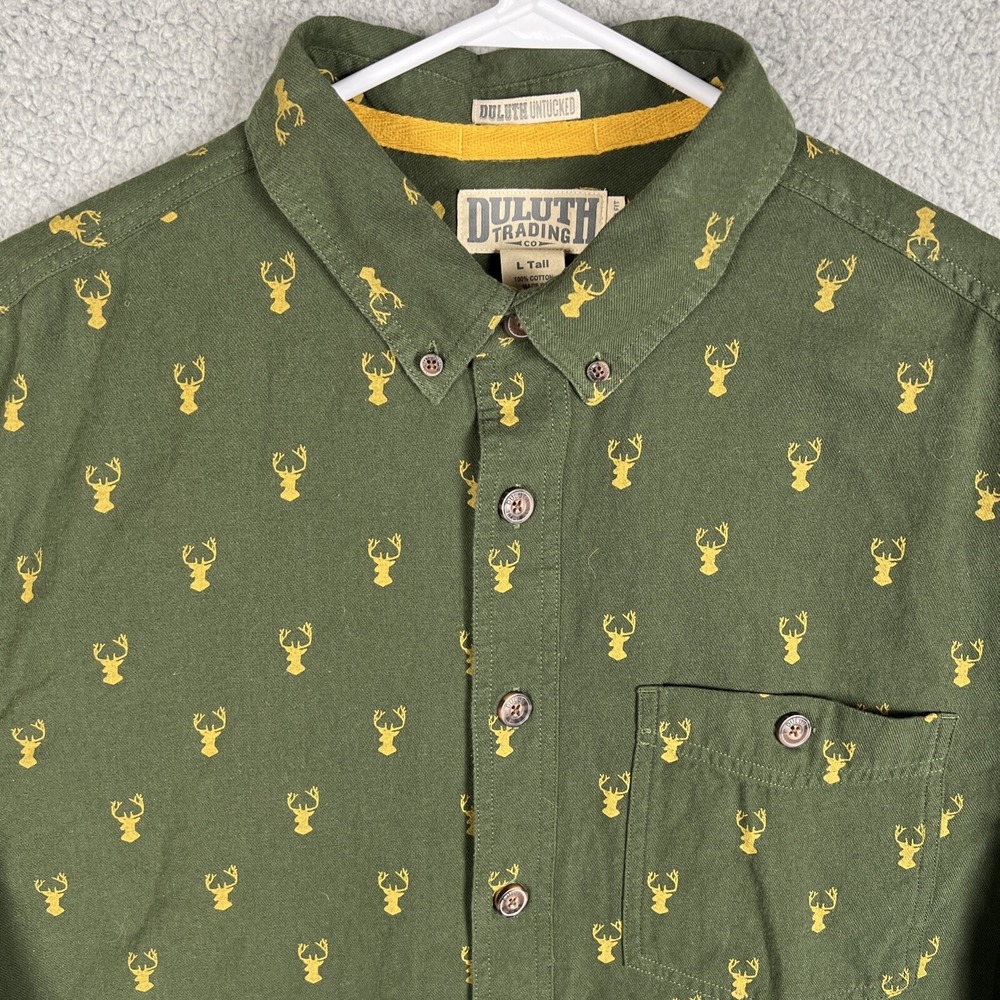 DULUTH Trading Untucked Mens LT Relaxed Fit Flannel Shirt Green Deer Buck Print‎ - Picture 2 of 12
